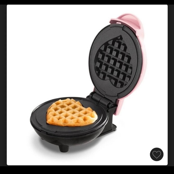 Pink DASH mini heart waffle maker - Picture 2 of 2